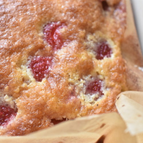 Jordbærkage med kokos og marcipan - nem opskrift