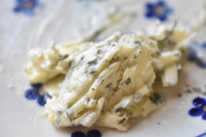 Hvidløgsbrød med ost - nem opskrift