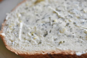 Hvidløgsbrød med ost - nem opskrift