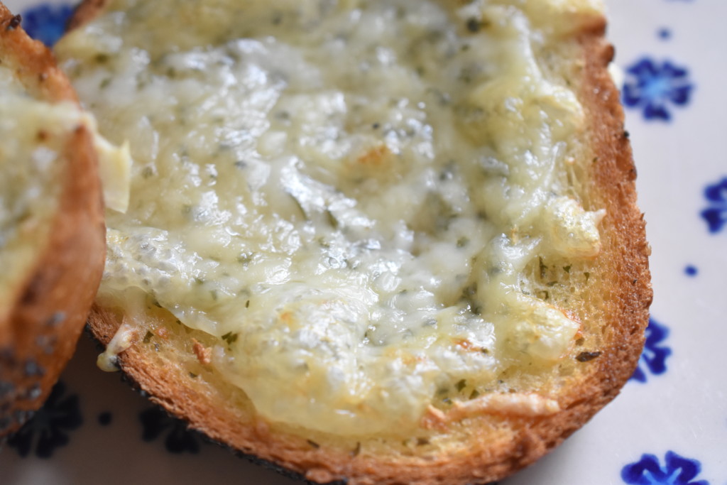 Hvidløgsbrød med ost - nem opskrift