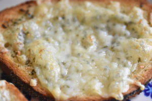 Hvidløgsbrød med ost - nem opskrift