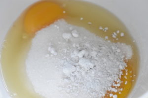 Jordbærkage - sukkerbrødskage med jordbær