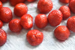 Fedtfattig jordbærkage - nem kage med jordbær