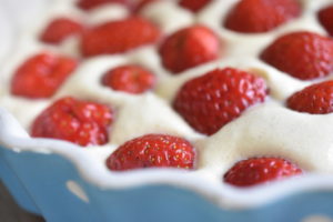 Jordbærkage - sukkerbrødskage med jordbær