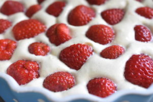 Fedtfattig jordbærkage - nem kage med jordbær