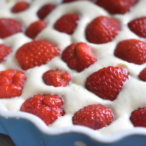 Jordbærkage - sukkerbrødskage med jordbær