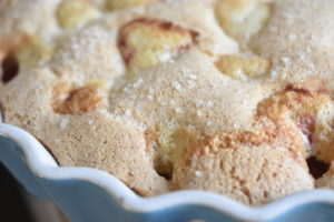 Fedtfattig jordbærkage - nem kage med jordbær