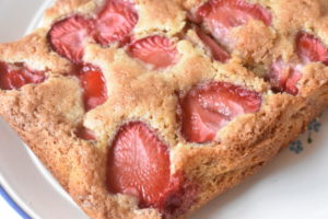 Makronkage - kage med jordbær og makroner