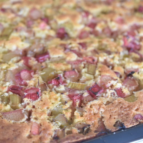 Rabarberkage med kokos i bradepande - nem opskrift