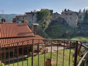 Quota -  den smukke bjerglandsby i Toscana