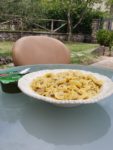 Tortellini med grøn pesto og parmesanost