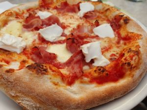 Pizza - på italiensk manér. På pizzaria i Bibbiena