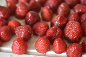 Jordbærkage med kokos - nem crumble opskrift