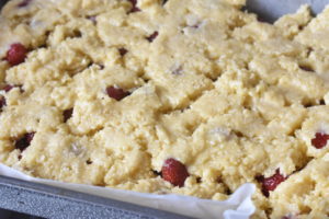 Jordbærkage med kokos - nem crumble opskrift