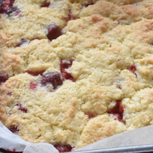 Jordbærkage med kokos - nem crumble opskrift