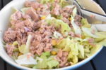 Tunsalat - nem salat med tun, rødløg og majs