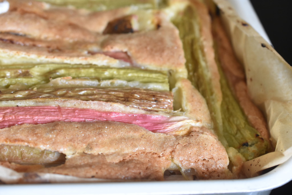 Dessertkage med rabarber - bradepandekage