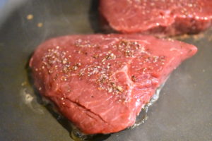 Minutsteaks - steaks med smør stegt på pande