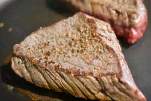 Minutsteaks - steaks med smør stegt på pande