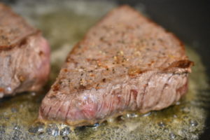 Minutsteaks - steaks med smør stegt på pande 