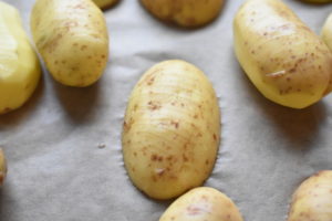 Hasselback kartofler - opskrift på ovnstegte kartofler