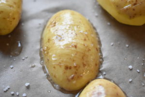 Hasselback kartofler - opskrift på ovnstegte kartofler