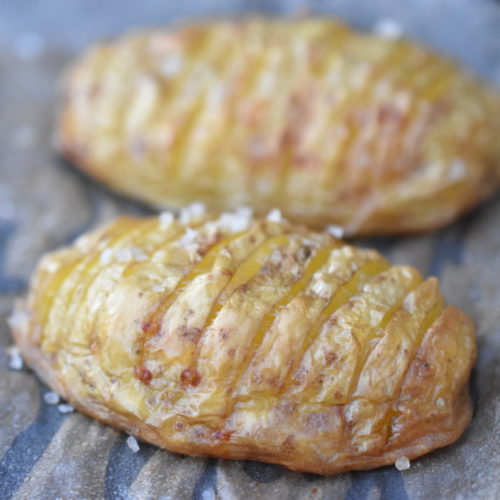 Hasselback kartofler - opskrift på ovnstegte kartofler