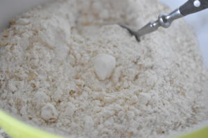 Rabarbercrumble - opskrift på nem & lækker crumble