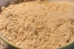 Rabarbercrumble - opskrift på nem & lækker crumble