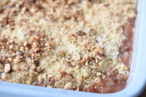 Rabarbercrumble med kokos og havregryn