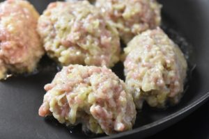Frikadeller opskrift - god frikadellefars
