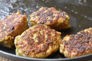 Frikadeller opskrift - god frikadellefars
