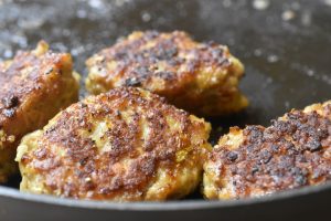 Frikadeller opskrift - god frikadellefars