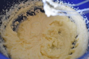 Brombærkage med kokosmarengs - nem kage med brombær