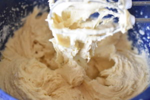 Brombærkage med kokosmarengs - nem kage med brombær