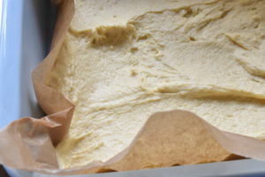 Brombærkage med kokosmarengs - nem kage med brombær