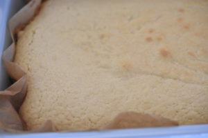 Brombærkage med kokosmarengs - nem kage med brombær