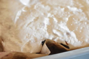 Brombærkage med kokosmarengs - nem kage med brombær