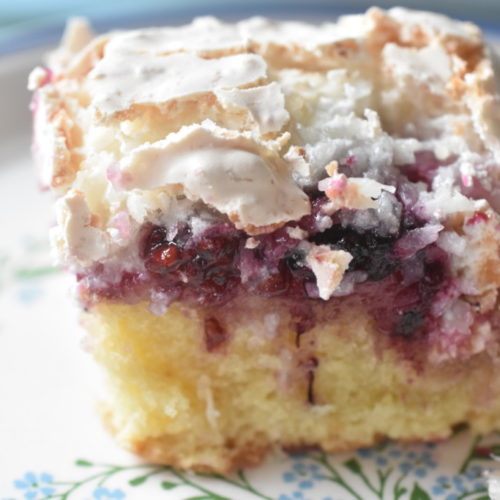 Brombærkage med kokosmarengs - nem kage med brombær