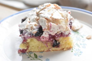 Brombærkage med kokosmarengs - nem kage med brombær 