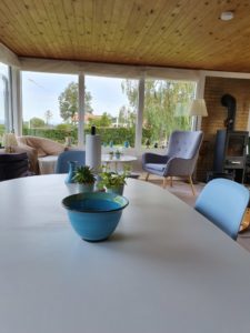 En blogger lykkelig hilsen til dig fra sommerhuset