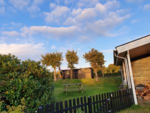 En blogger lykkelig hilsen til dig fra sommerhuset