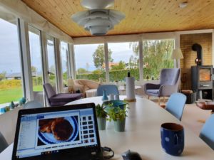 En blogger lykkelig hilsen til dig fra sommerhuset