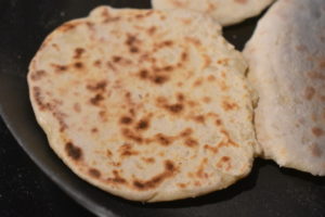 DSC_0292 • nogetiovnen.dk Pandebrød med hvidløg – naanbrød uden gær