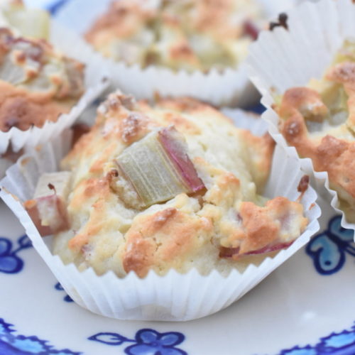 Muffins med rabarber - nem og fedtfattig opskrift