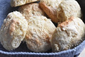 Boller med kærnemælk & havregryn - grovboller