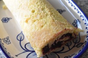 DSC_0439 • nogetiovnen.dk Brombærroulade - nem roulade med brombær