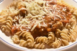 Langtidssimret kødsovs i slow cooker - opskrift 