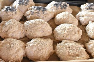 Boller med kærnemælk & havregryn - grovboller