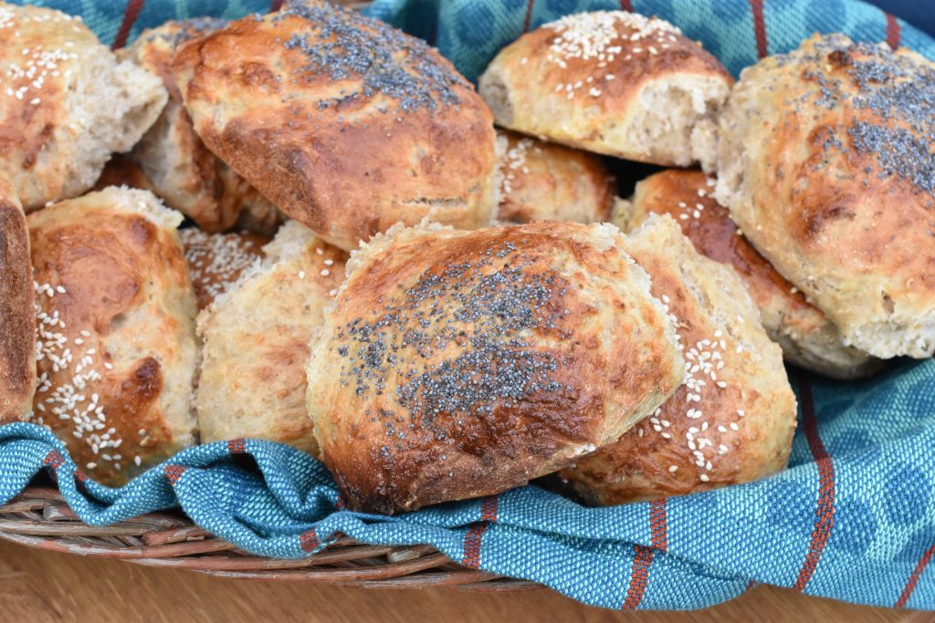 Boller med kærnemælk & havregryn - grovboller